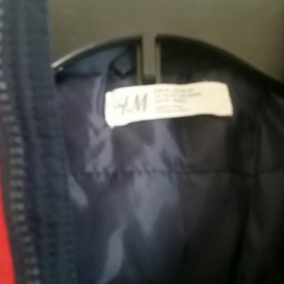 H&M Child jacket w/ hood sz 11/2 to 2yrs. Like New! - Picture 3 of 4